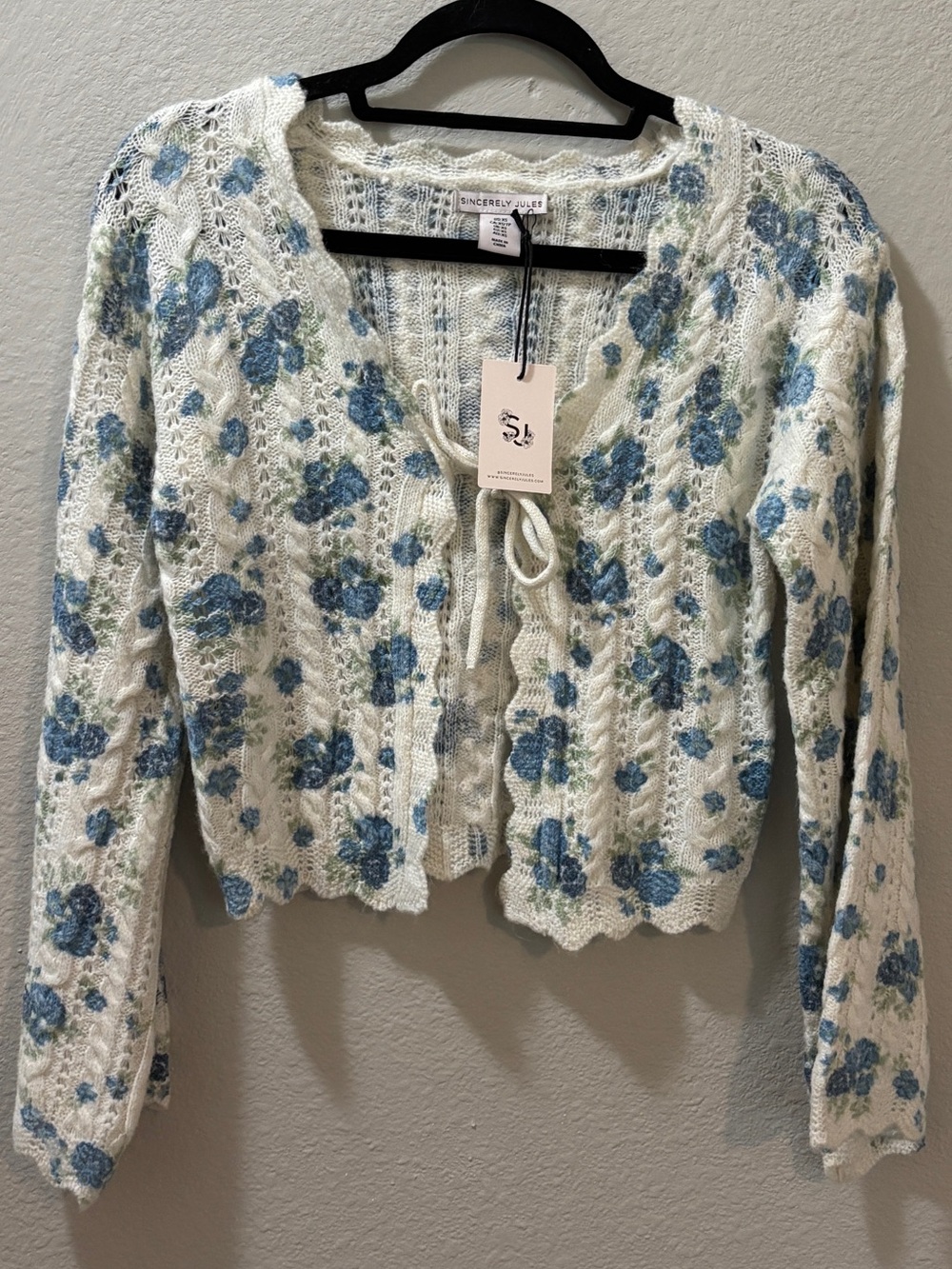 Sincerely Jules Cream Blue Floral Knit Tie Front Cropped Cardigan Size XS NWT